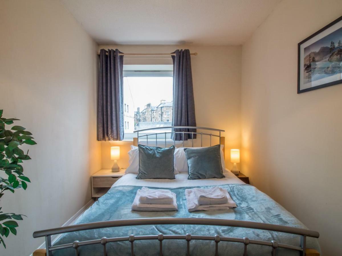 Bright & Tranquil Apartment Near City Centre With Free Parking! エディンバラ エクステリア 写真