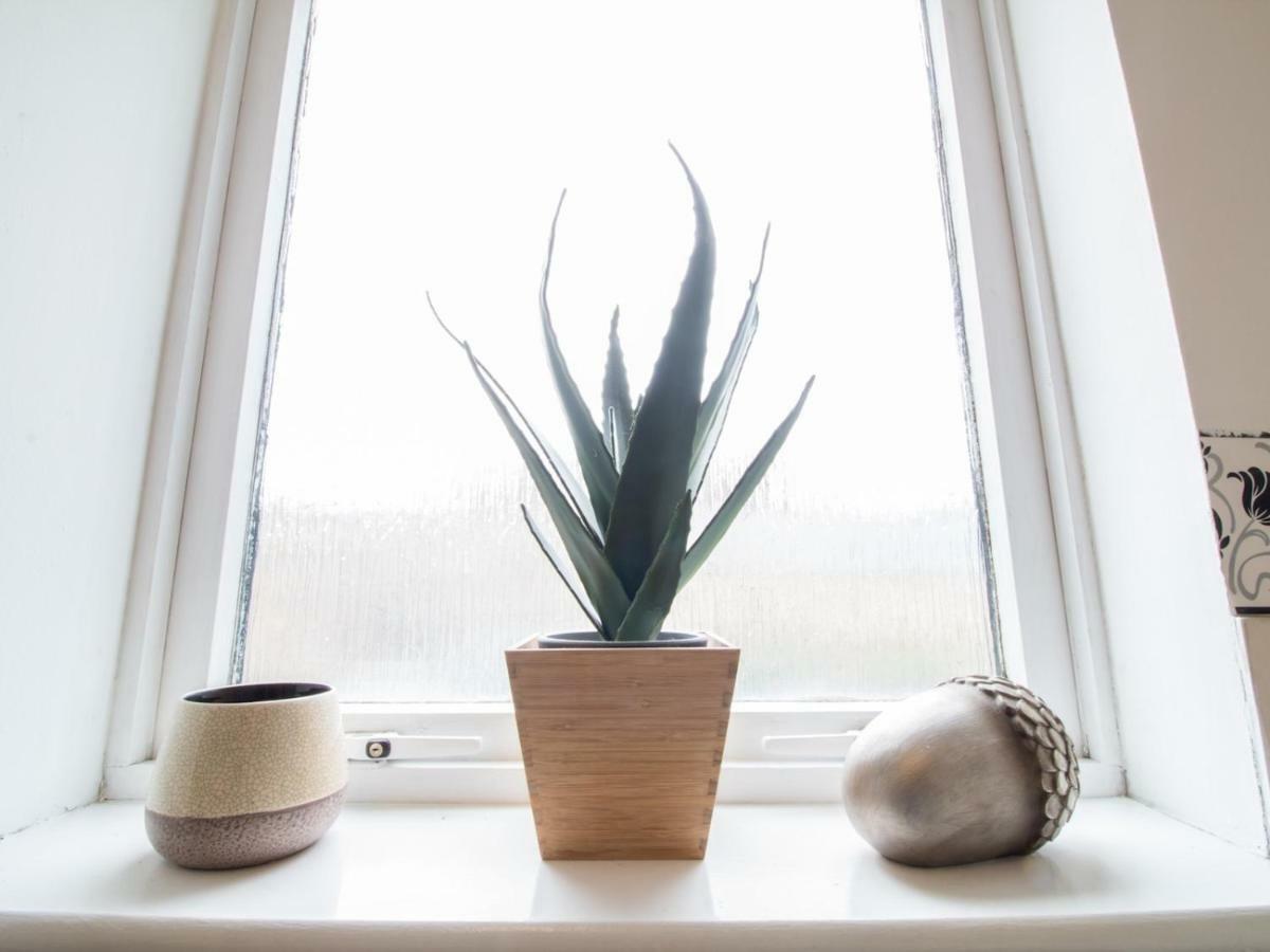 Bright & Tranquil Apartment Near City Centre With Free Parking! エディンバラ エクステリア 写真