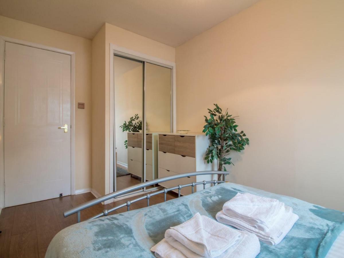 Bright & Tranquil Apartment Near City Centre With Free Parking! エディンバラ エクステリア 写真